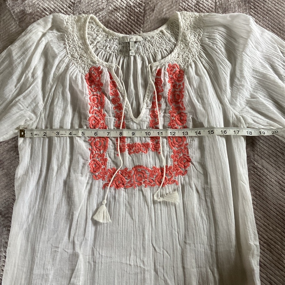 Joie white blouse with coral embroidery size M - Picture 12 of 13